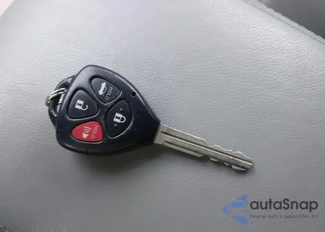 2010 Toyota Camry Xle z USA, uszkodzony, nr VIN 4T1BF3EK8AU063937